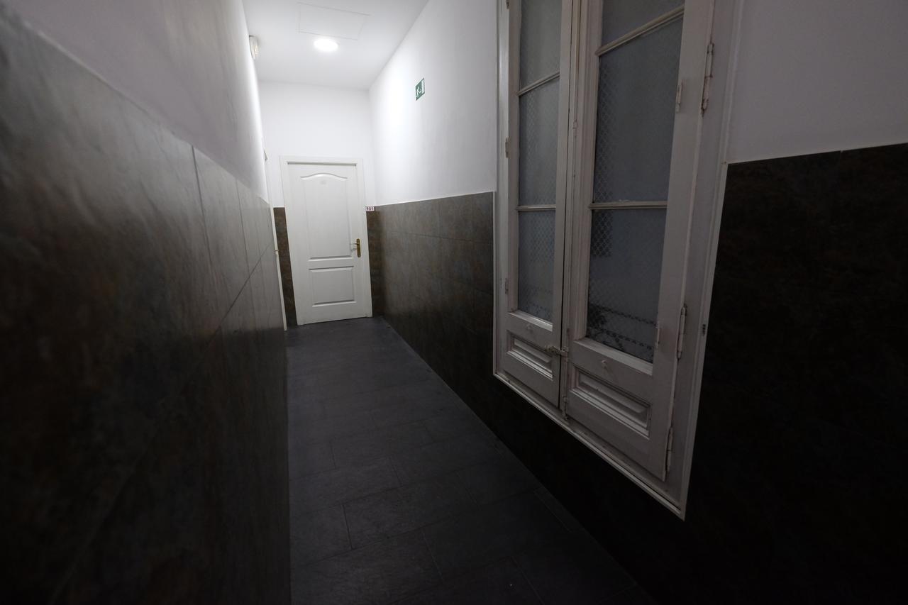 Lenin Hostel Barcelona Zewnętrze zdjęcie
