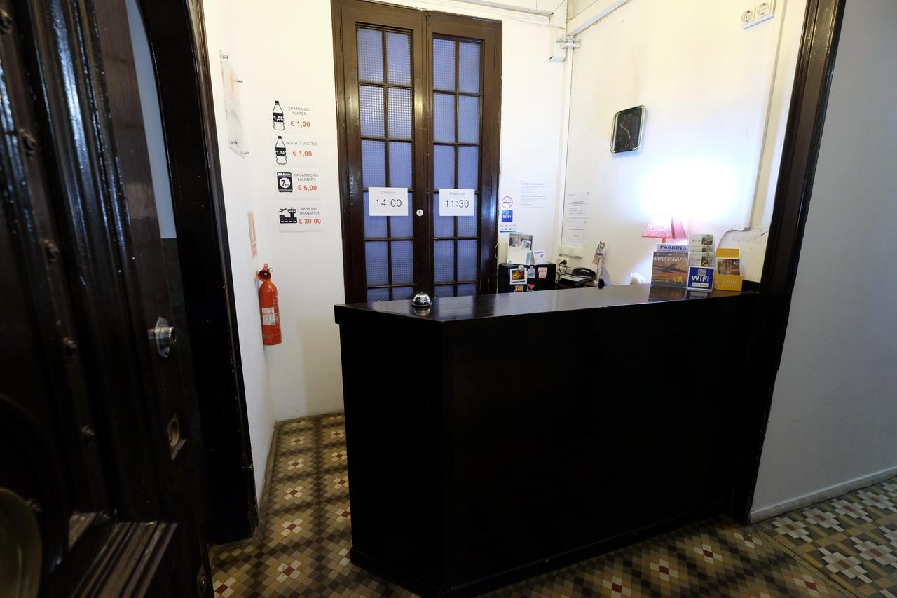 Lenin Hostel Barcelona Zewnętrze zdjęcie