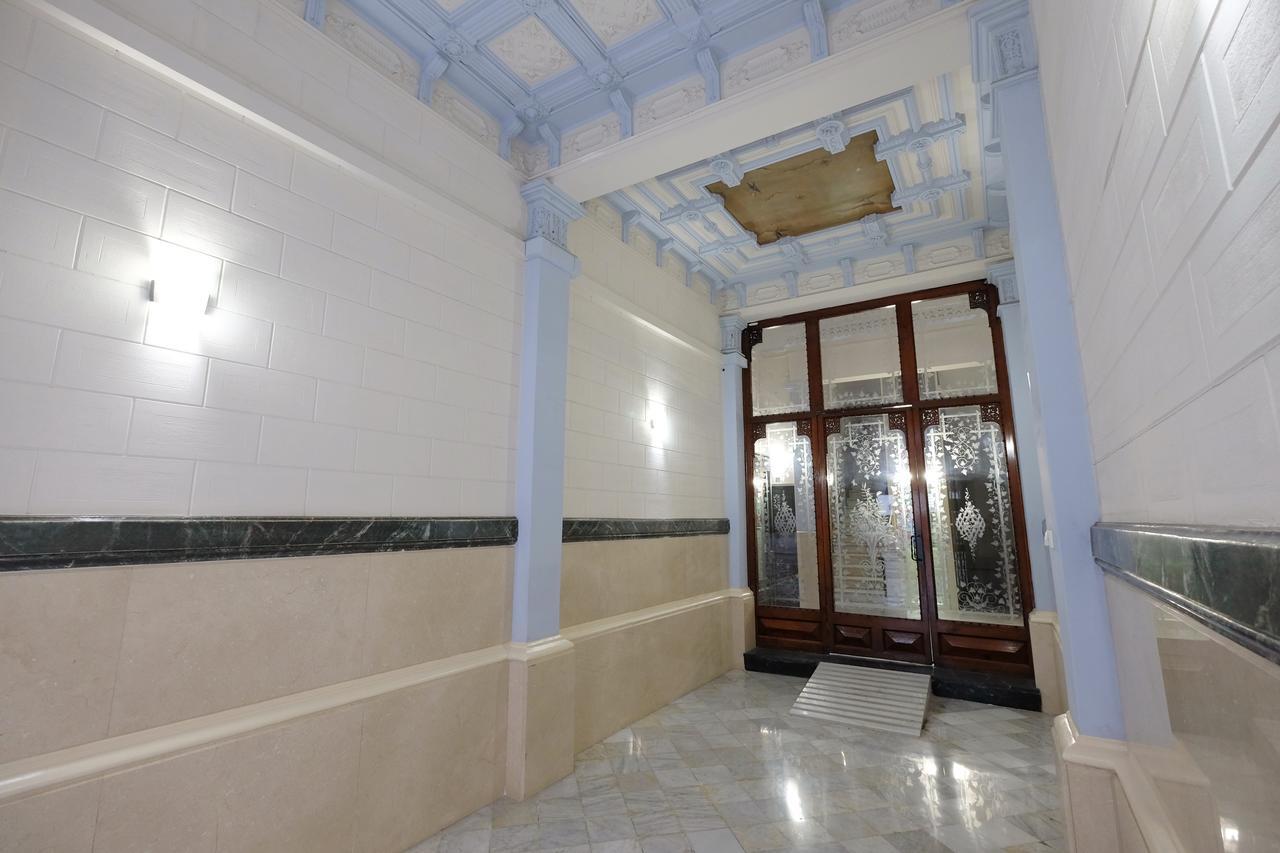 Lenin Hostel Barcelona Zewnętrze zdjęcie