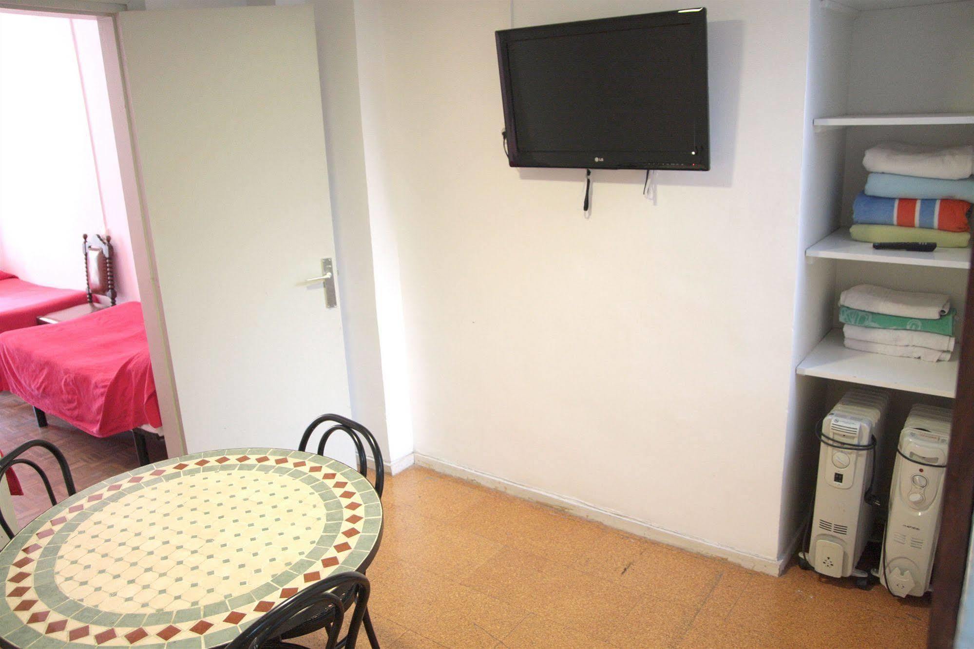Lenin Hostel Barcelona Zewnętrze zdjęcie