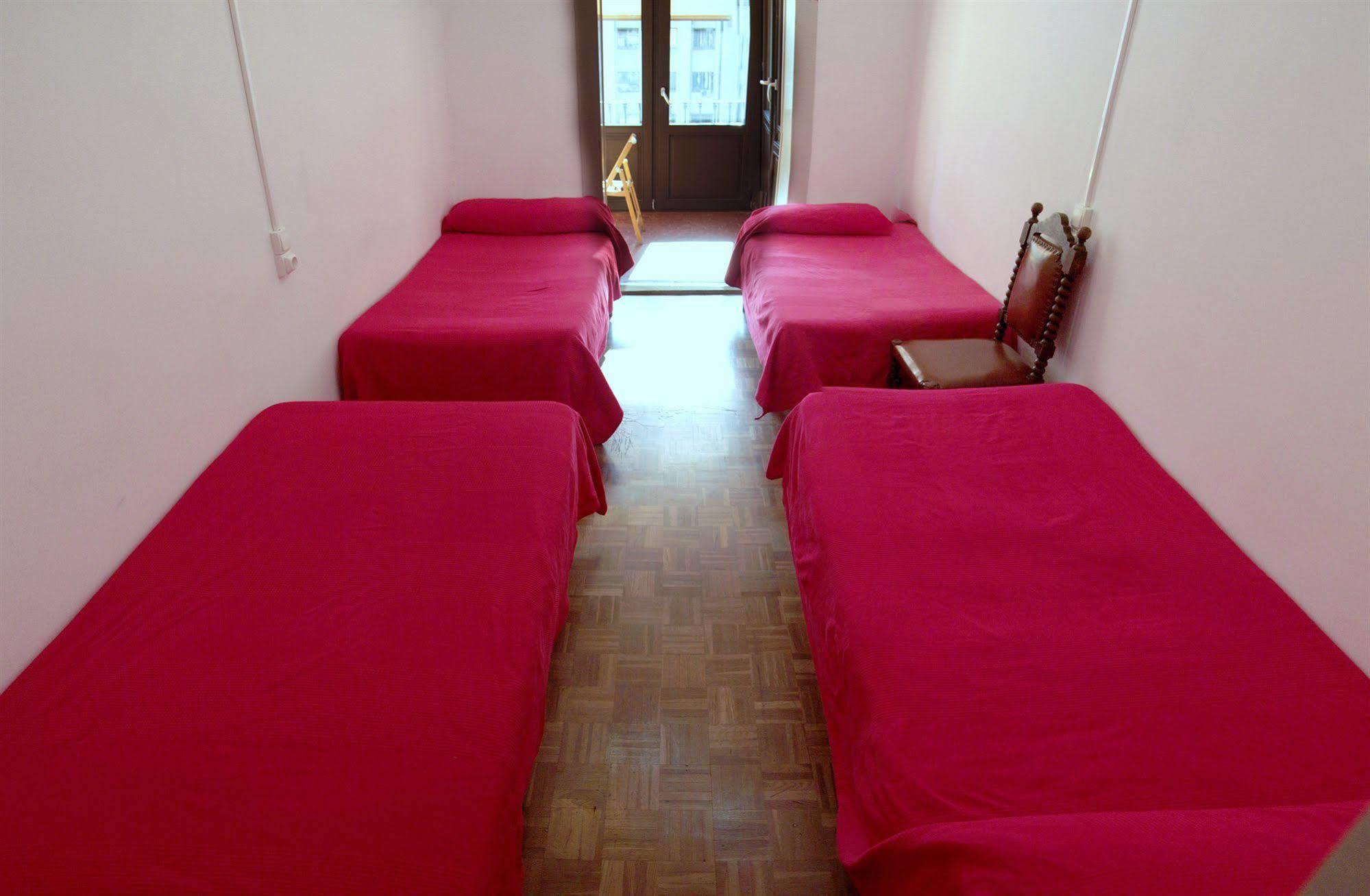 Lenin Hostel Barcelona Zewnętrze zdjęcie