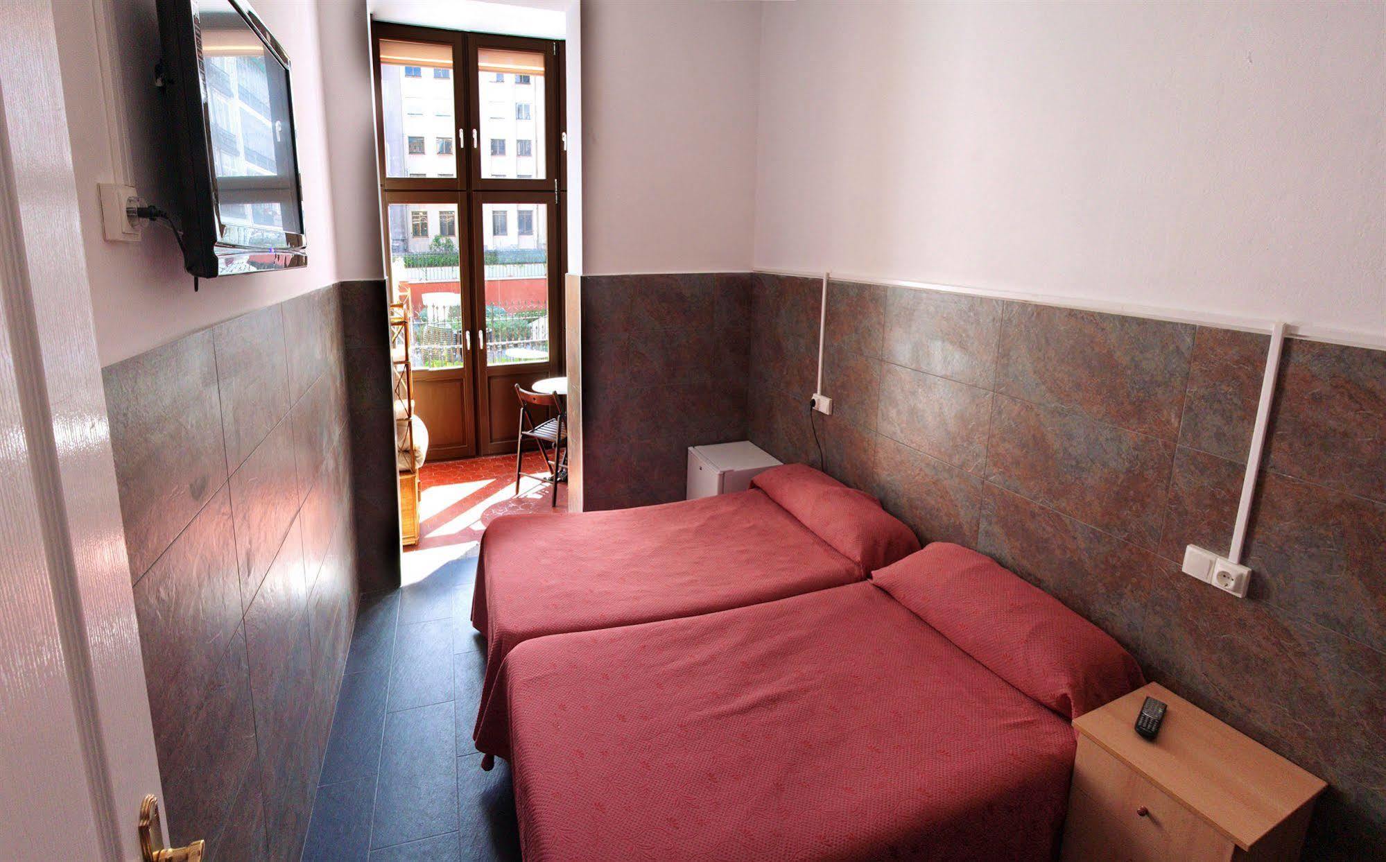 Lenin Hostel Barcelona Zewnętrze zdjęcie