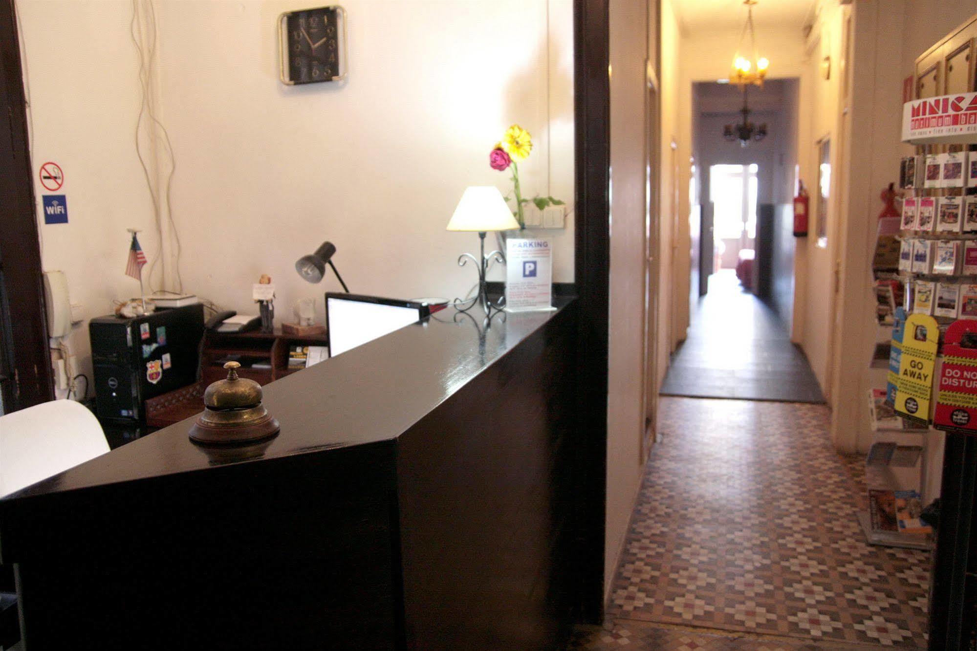 Lenin Hostel Barcelona Zewnętrze zdjęcie