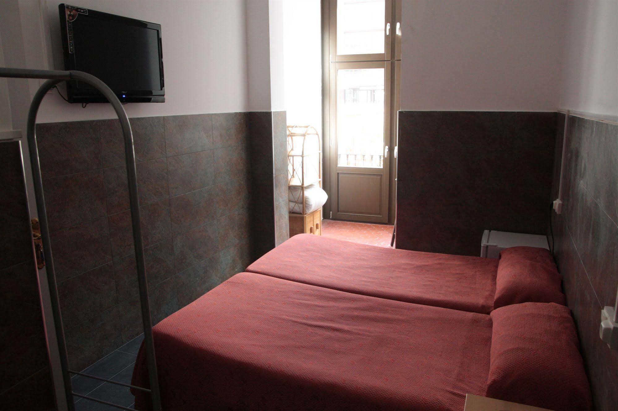 Lenin Hostel Barcelona Zewnętrze zdjęcie