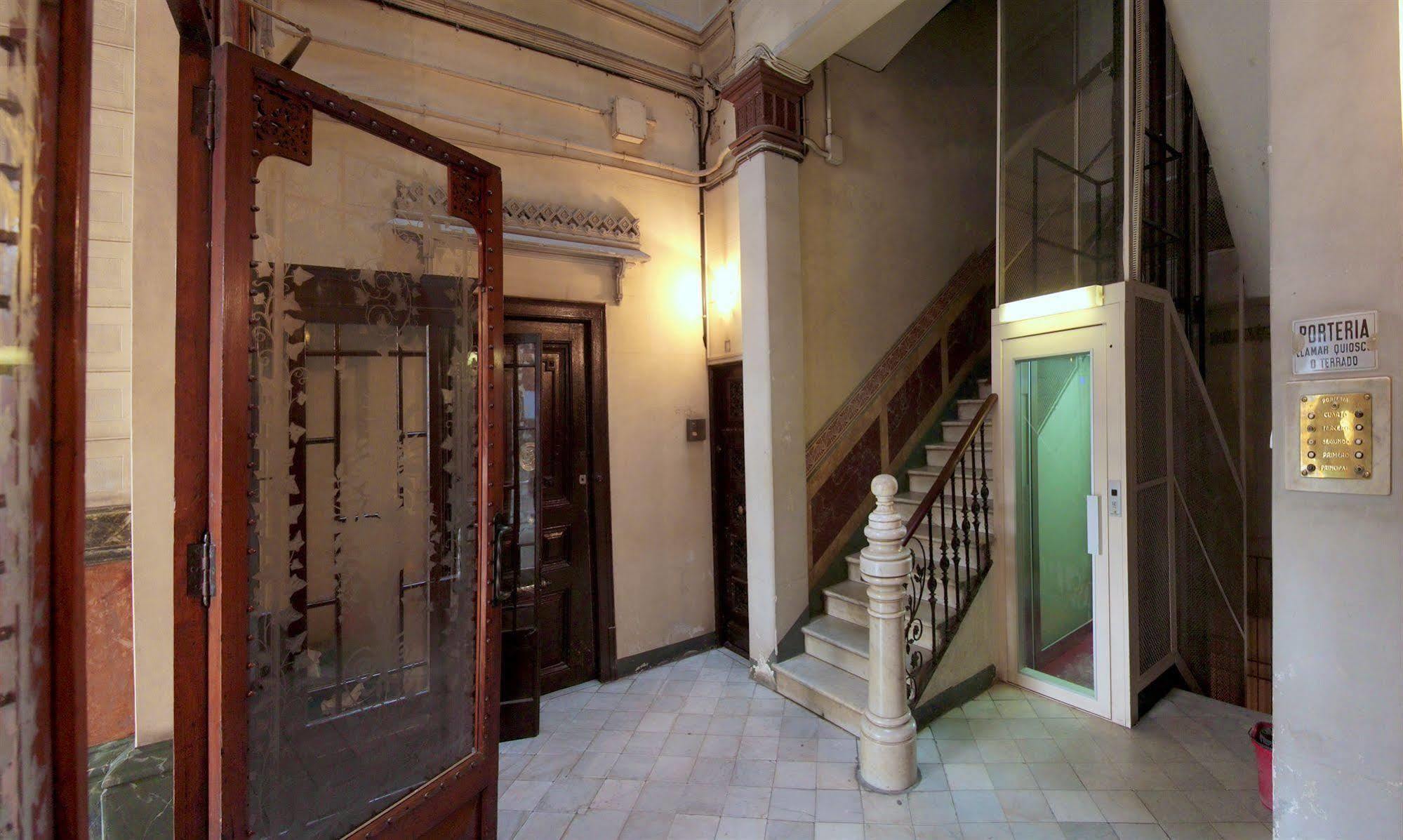 Lenin Hostel Barcelona Zewnętrze zdjęcie